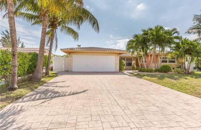 940 SE 10TH CT