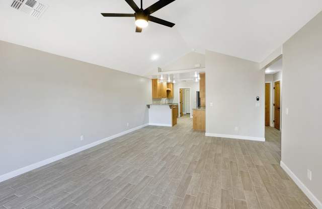 321 S GOLDEN BEAR Point