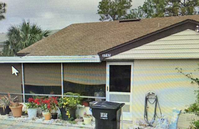 Photo of 3 Bedroom 2 Bath Condo For Rent at 2747 Willow Run Orlando, FL 32808