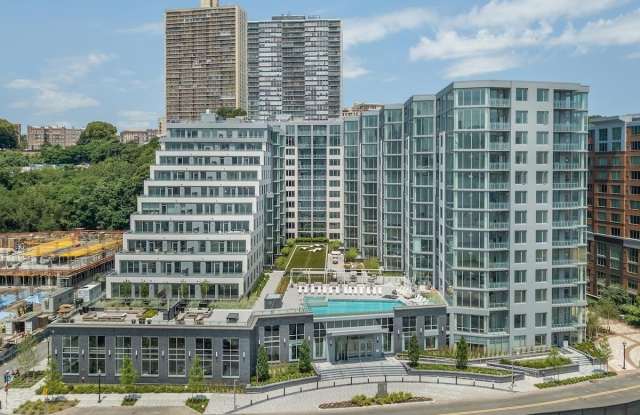 Photo of 9 AVENUE AT PORT IMPERIAL