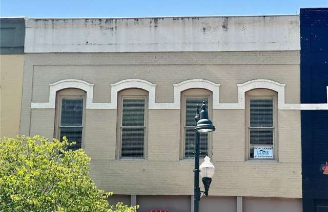 140 1/2 E San Antonio