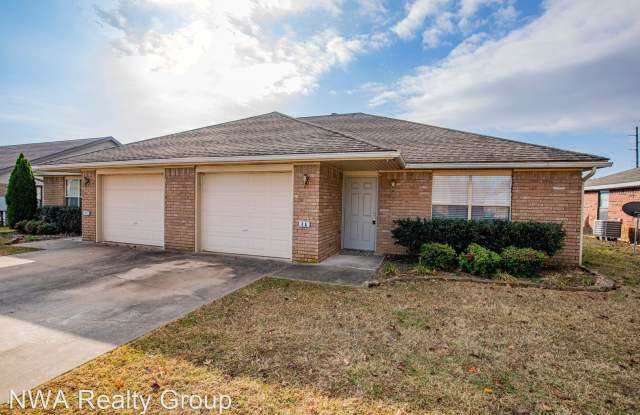 4 A Holly Drive - 4 Holly Drive, Bentonville, AR 72712