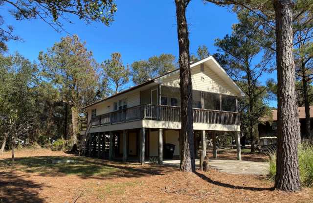 Centrally located home at Milepost 6