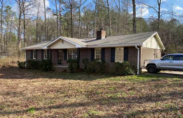 NEWNAN- 75 Red Oak Dr 3 Bedroom 2 Bath