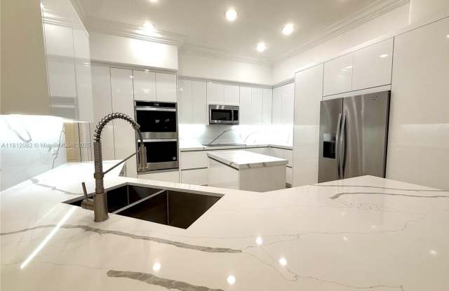 Photo of 2547 Montclaire Cir