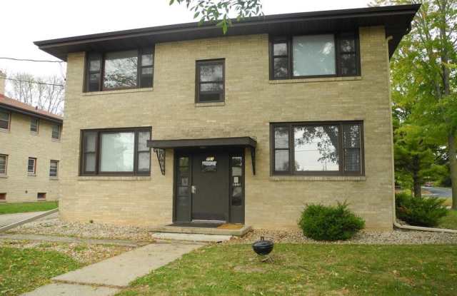 701 Pinecrest Dr