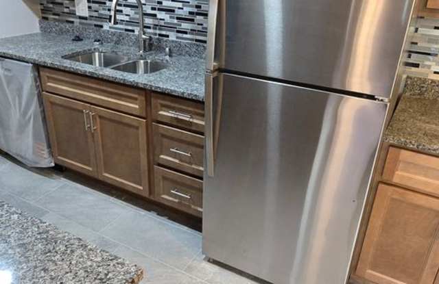 Beautifully Renovated Two Bedroom Condo in Ladue School District