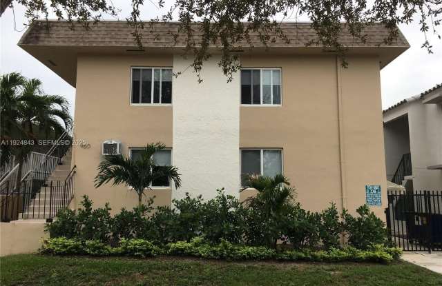 Photo of 960 Biarritz Dr