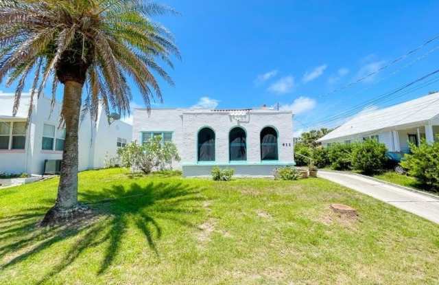 Photo of 411 N Oleander Avenue