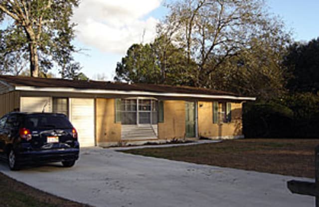 825 Essex Drive - 825 Essex Drive, Tallahassee, FL 32304