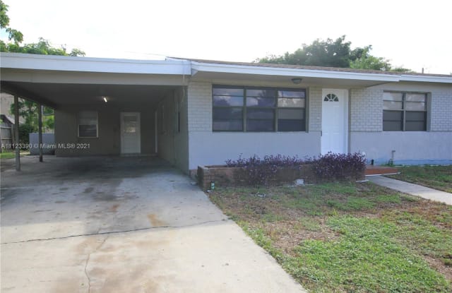 820 Cochran Dr - 820 Cochran Dr, Lake Worth, FL 33461