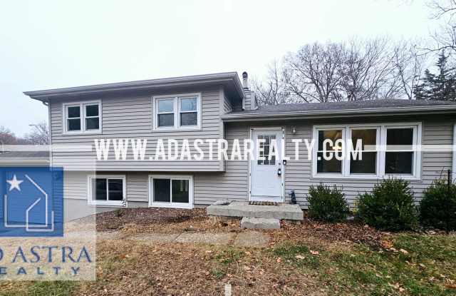 Open 3 Bed 2 Bath Home KCMO!!-Available NOW!!