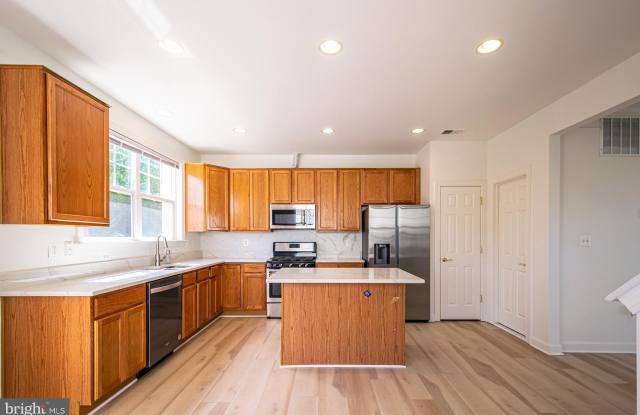 8199 GLADE BANK DRIVE