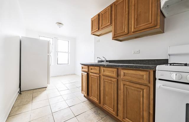 808 W 76th