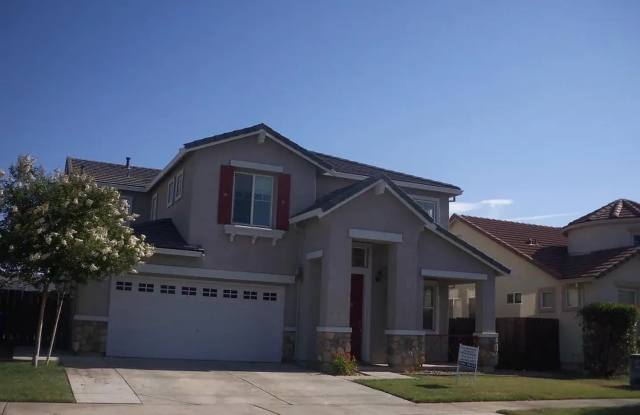 4 bed/3 bath home with great amenities