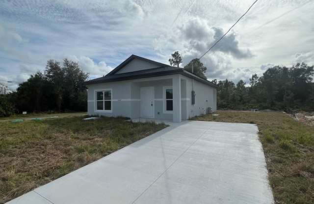 Brand new 2/1 -LARGE BACK YARD- LEHIGH ACRES