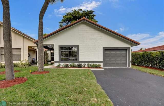 10421 NW 36th St