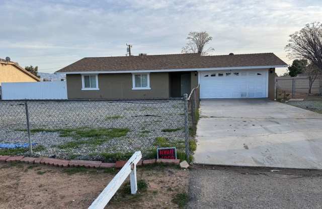 2 bed/ 1 bath home / large yard / central located / Available Now!!