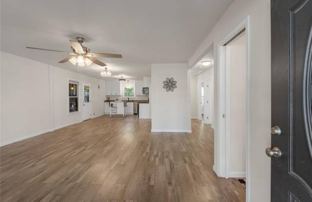 2221 N Alexander Street