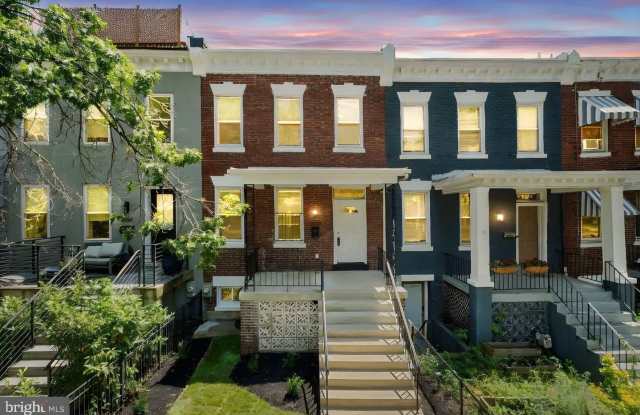 2419 N CAPITOL Street NE