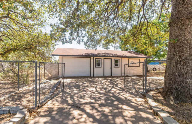 124 E Castlebriar Drive