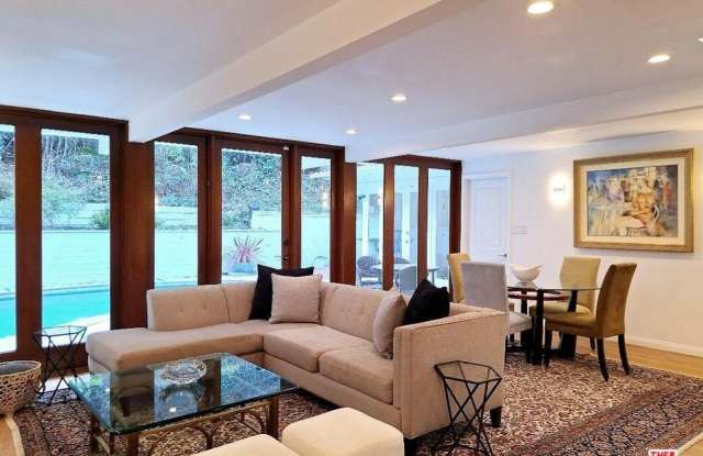 1573 Benedict Canyon Dr