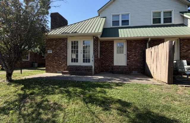 1206 Hamilton Dr.