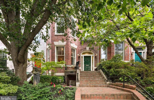 Photo of 1836 BELMONT Road NW