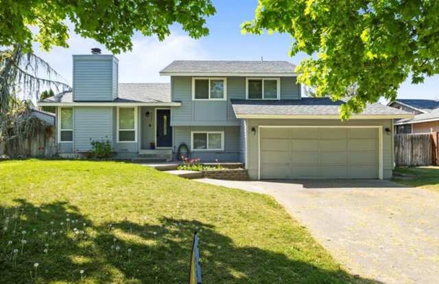 8307 W Grand Ronde PL