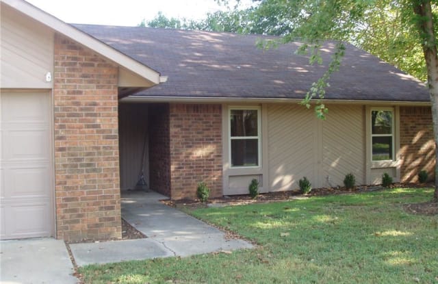 1470  E Eton  ST - 1470 E Eton St, Fayetteville, AR 72703