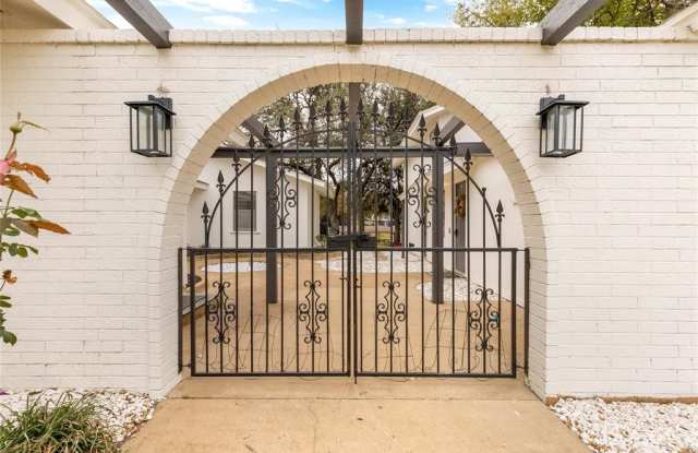 301 Granada Calle Street