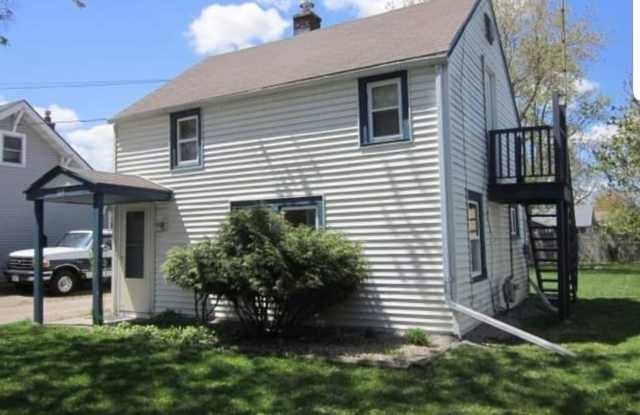 Charming 2 Bedroom 1 Bath Single Family Home W/Garage Parking!