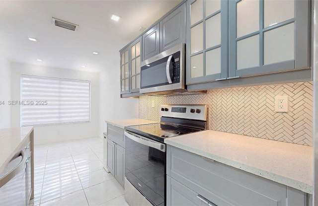 Photo of 8212 NW 8th Place 2, Plantation, FL 33324