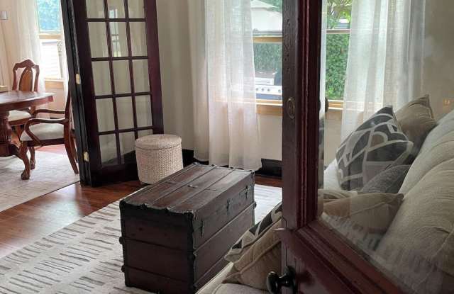 1302 Comstock Street