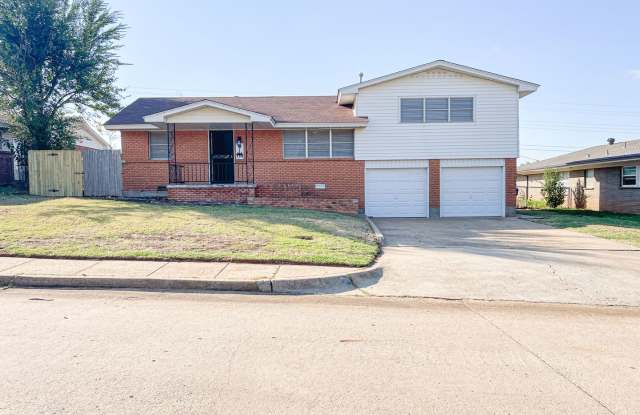 Photo of 3 Bed/1.5 Bath/2 car garage home in Midwest City.