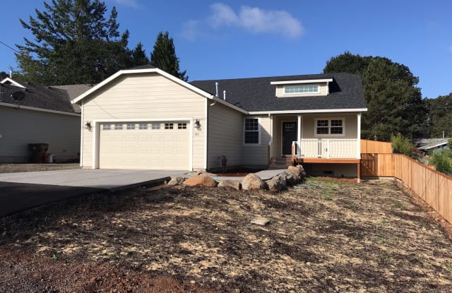 385 South 11th Street - 385 S 11th St, St. Helens, OR 97051