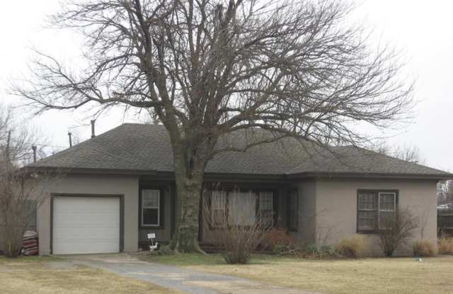 3145 Lakeside Drive 1