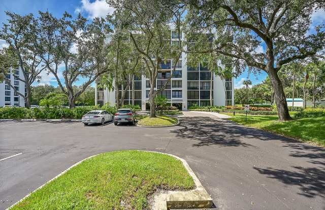 Photo of 7835 Lakeside Boulevard