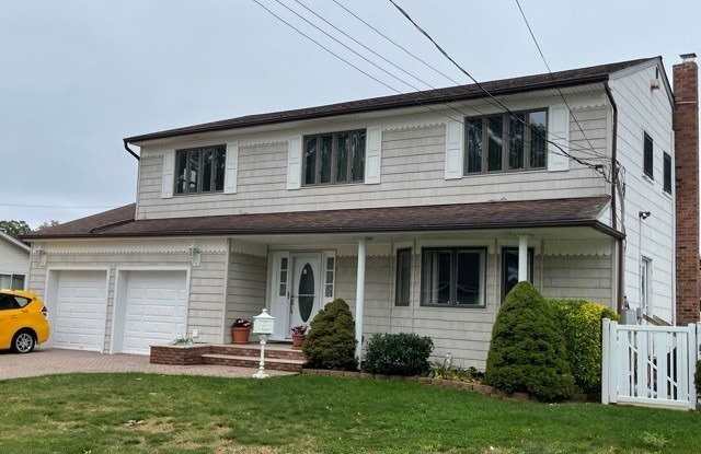 818 Windmill Avenue
