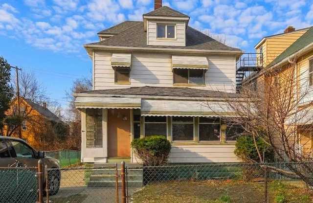 Comfortable & Convenient Cleveland Living