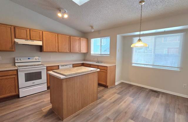 Photo of Charming 3 Bedroom and 3 Bath In Rock Creek!