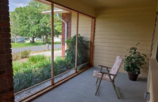 3740 N Honeylocust Dr