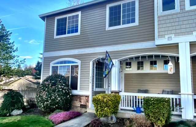 Photo of 736 Glenmore Loop - 1