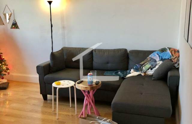 HOT SOUTH END LISTING!!!!!!!