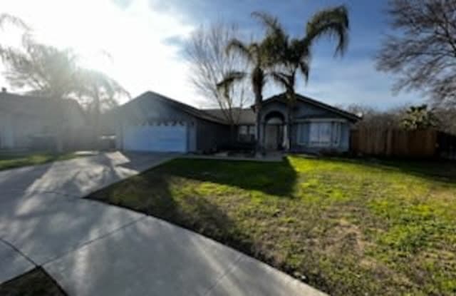 255 Barcelona Court - 255 Barcelona Court, Lemoore, CA 93245