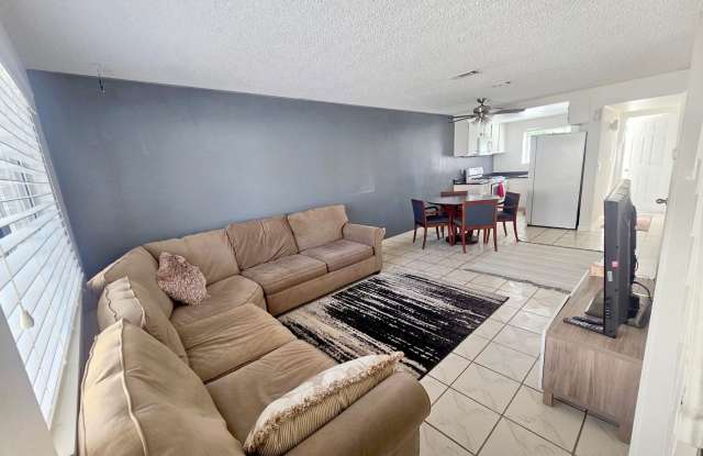 2 bed/ 1.5 bath Townhouse with private garage