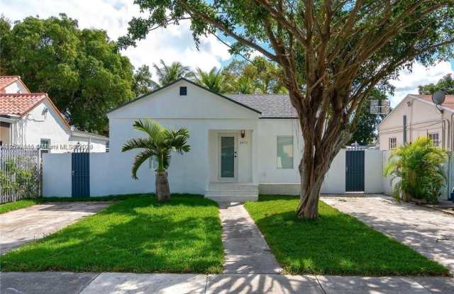 2472 SW 15th St