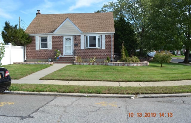 2140 Mcclellan St - 2140 Mcclellan Street, East Meadow, NY 11554