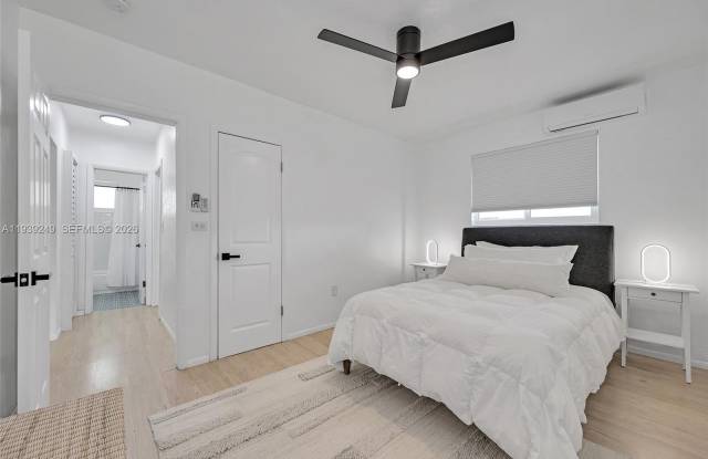 Photo of 1001 NE 110th St