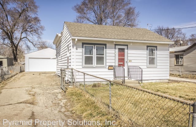 2246 Garfield Ave - 2246 Garfield Avenue, Des Moines, IA 50317